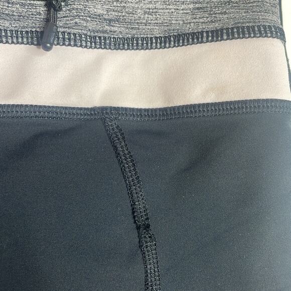 Lululemon inspire run crop black and white capri leggings - Picture 7 of 11